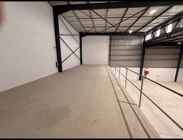 641M² WAREHOUSE FOR SALE IN FIRGROVE